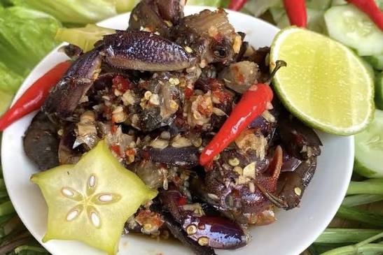Cách ăn ba khía đúng chuẩn miền Tây tại Đặc Sản Miền Tây 69